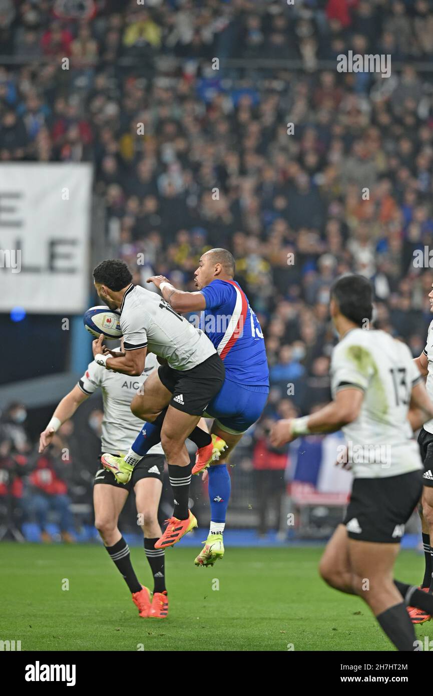 New Zealand National Rugby primo quinto-ottavo Richie Mo'unga (#10) in  azione durante un appuntamento tra la Nuova Zelanda All Blacks e la Francia  in Rugby Autunno Foto stock - Alamy