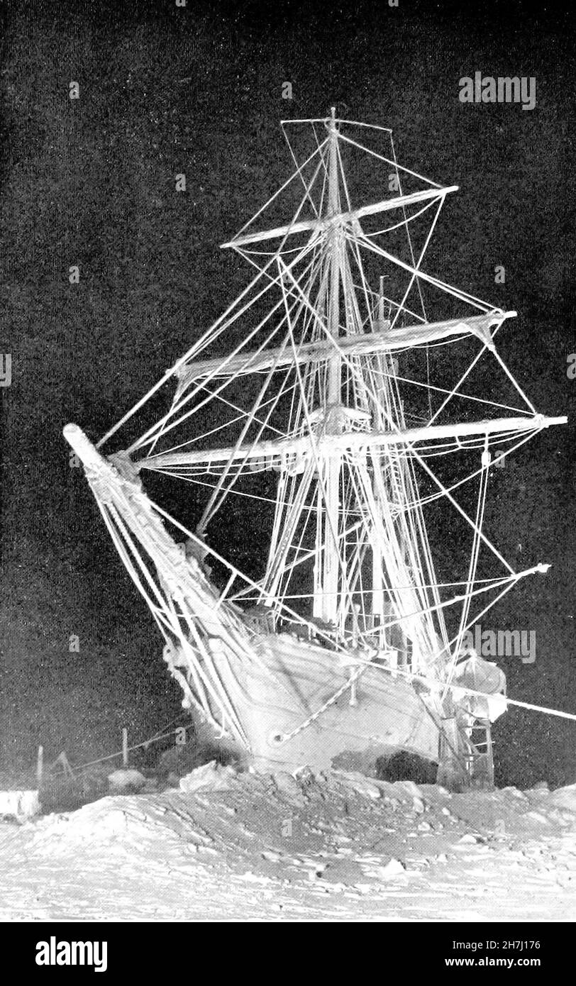 Frank Hurley - iconico colpo dell'Endurance illuminato da razzi di notte - spedizione 1914-1917 Foto Stock