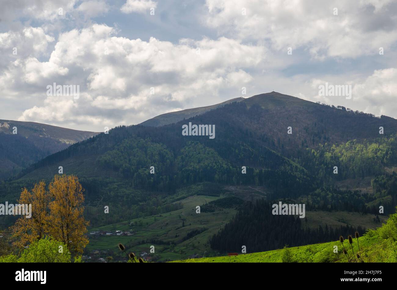 Vacanze estive in montagna. Paesaggi naturali di montagna Foto Stock