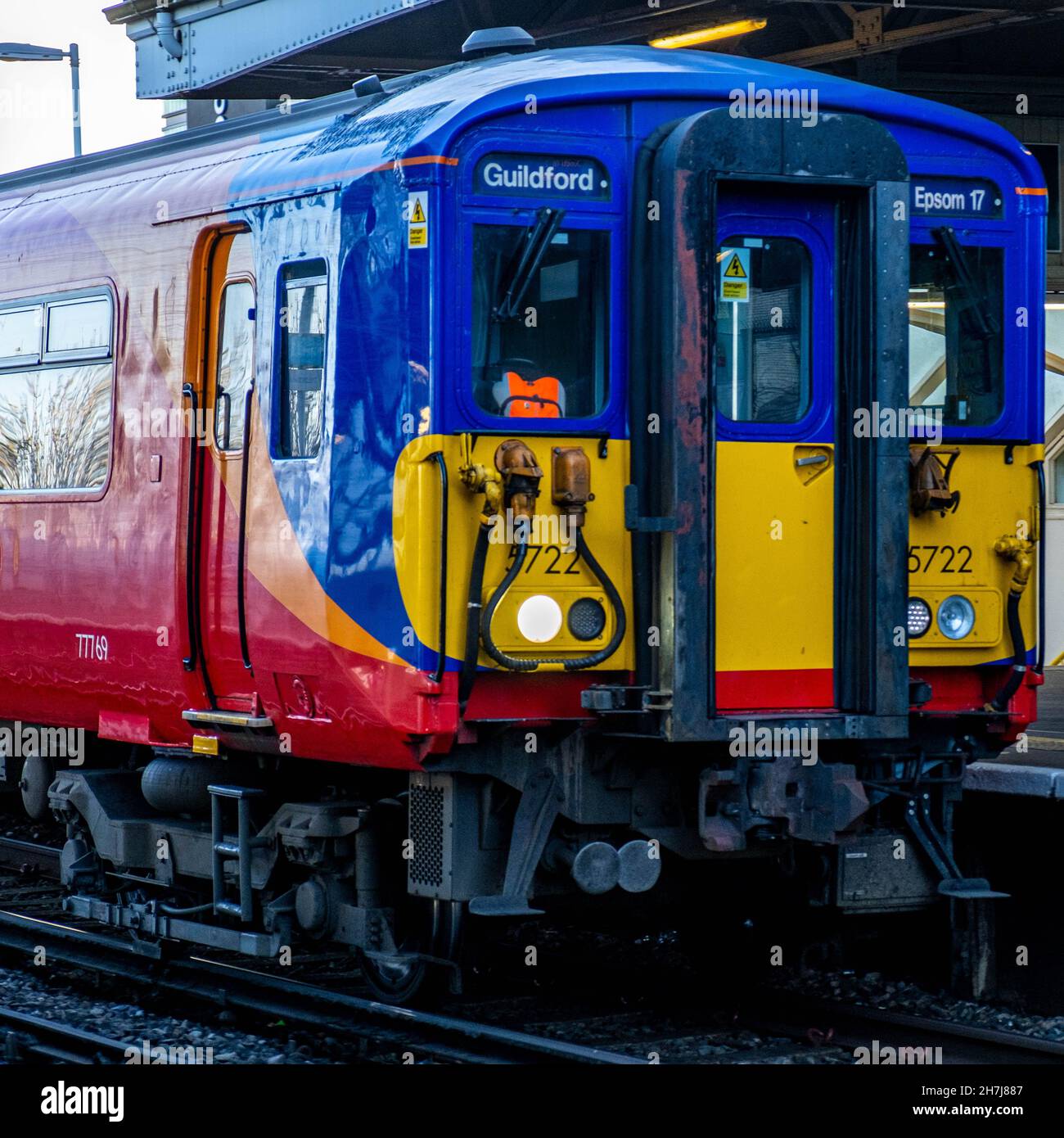 Epson Surrey London Inghilterra UK, novembre 21 2021, South Western Railway Commuter Train presso la stazione di Epsom Surrey Foto Stock