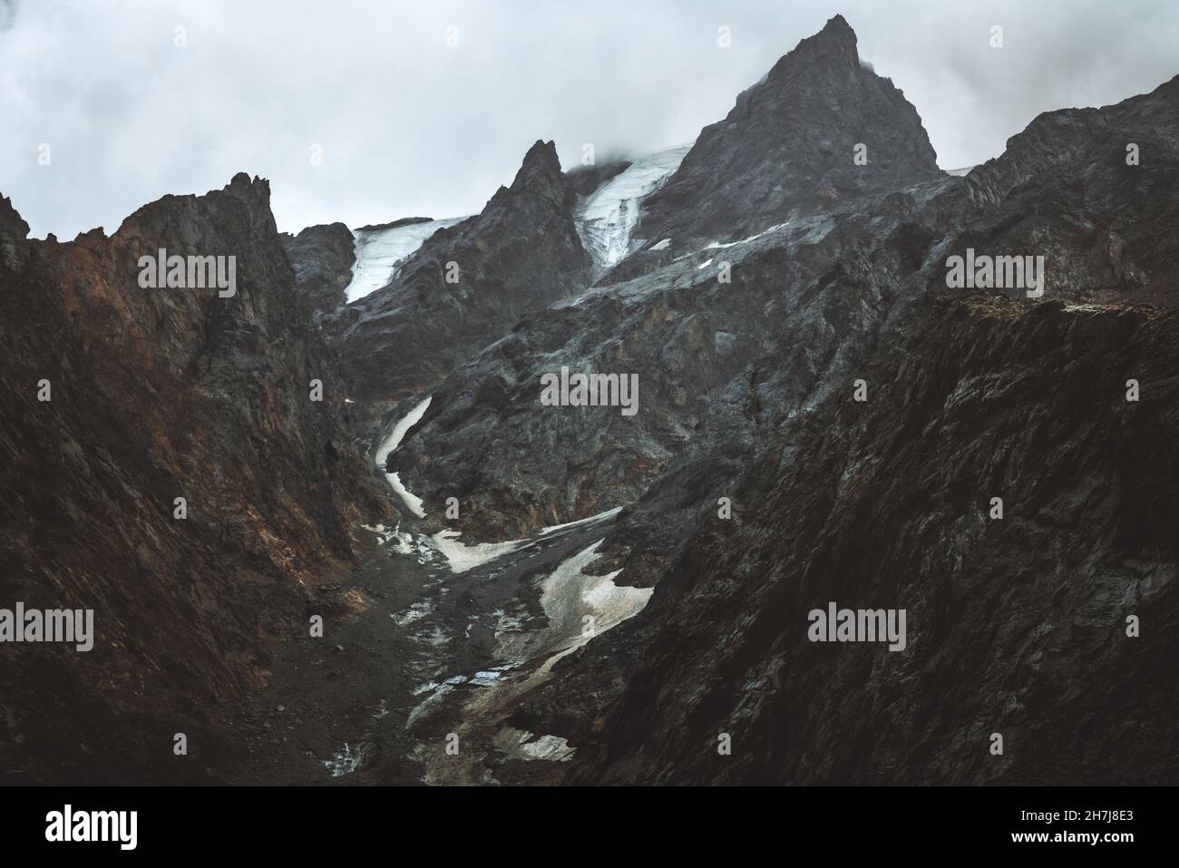 Montagne rocciose paesaggio natura selvaggia viaggi destinazioni Moody paesaggio all'aperto Foto Stock