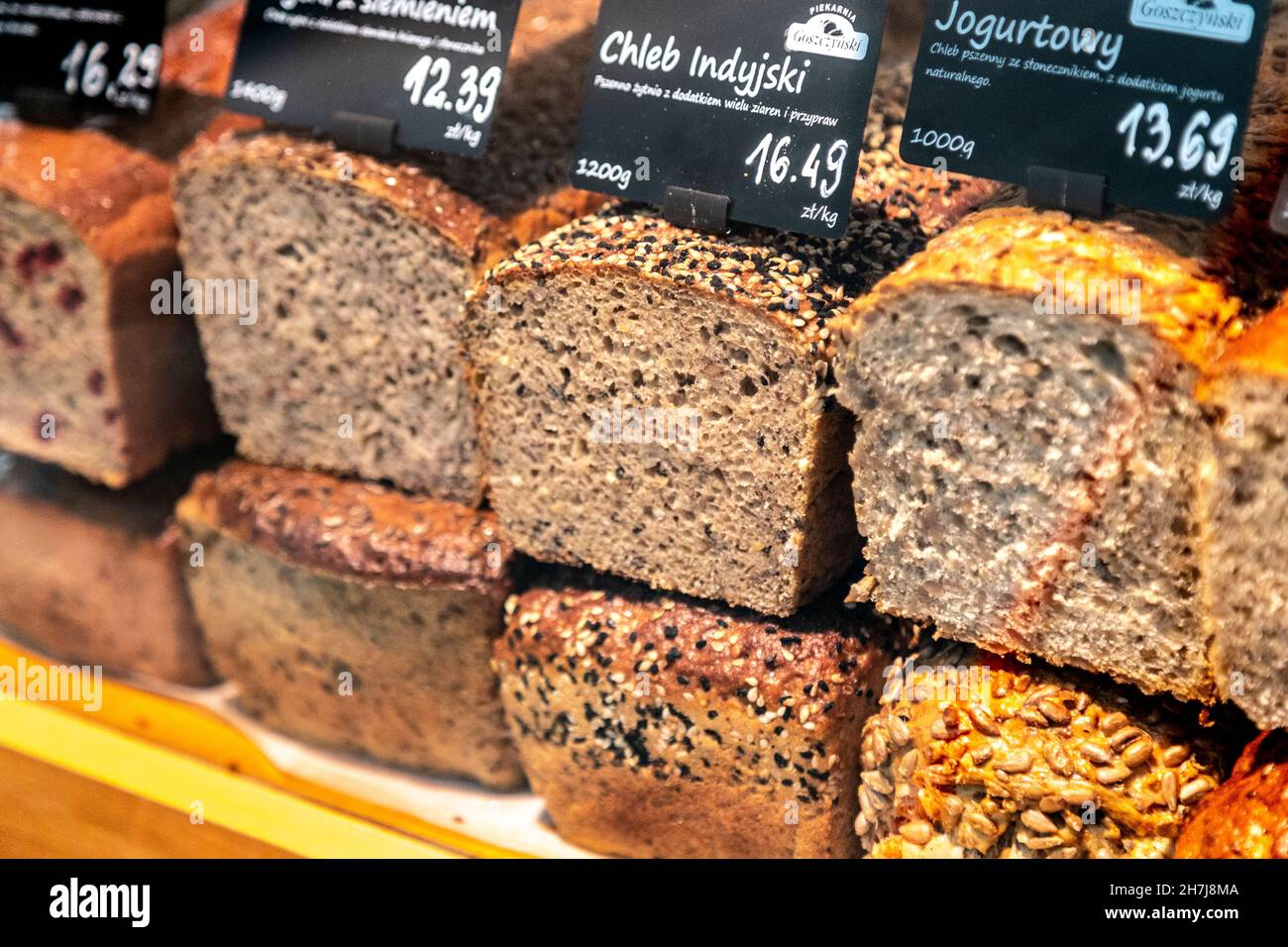 Selezione di pane in un supermercato polacco Foto Stock