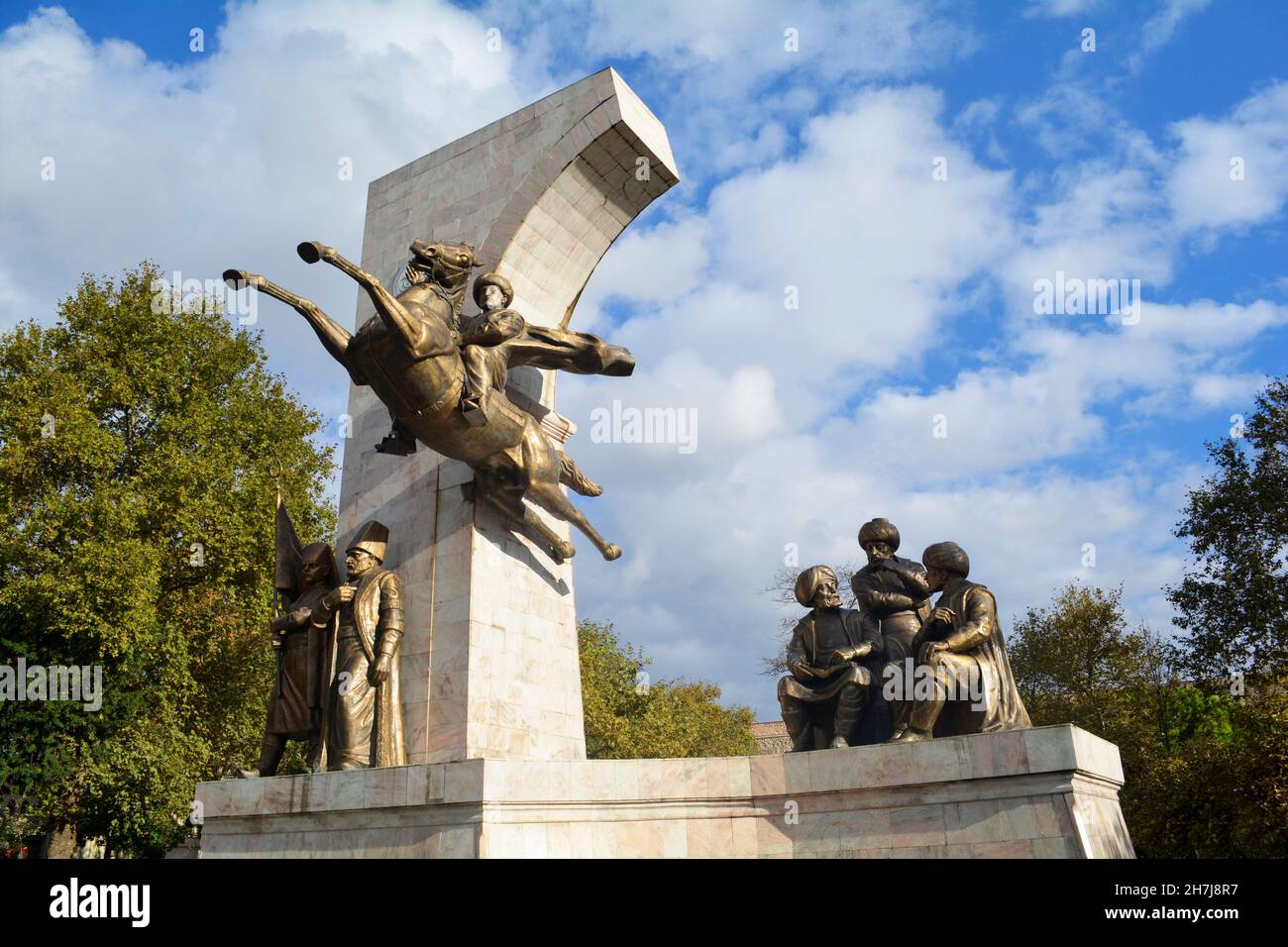 Istanbul, Turchia - Novembre 2021: Monumento a Fatih Sultan Mehmet nel Fatih Memorial Park Foto Stock