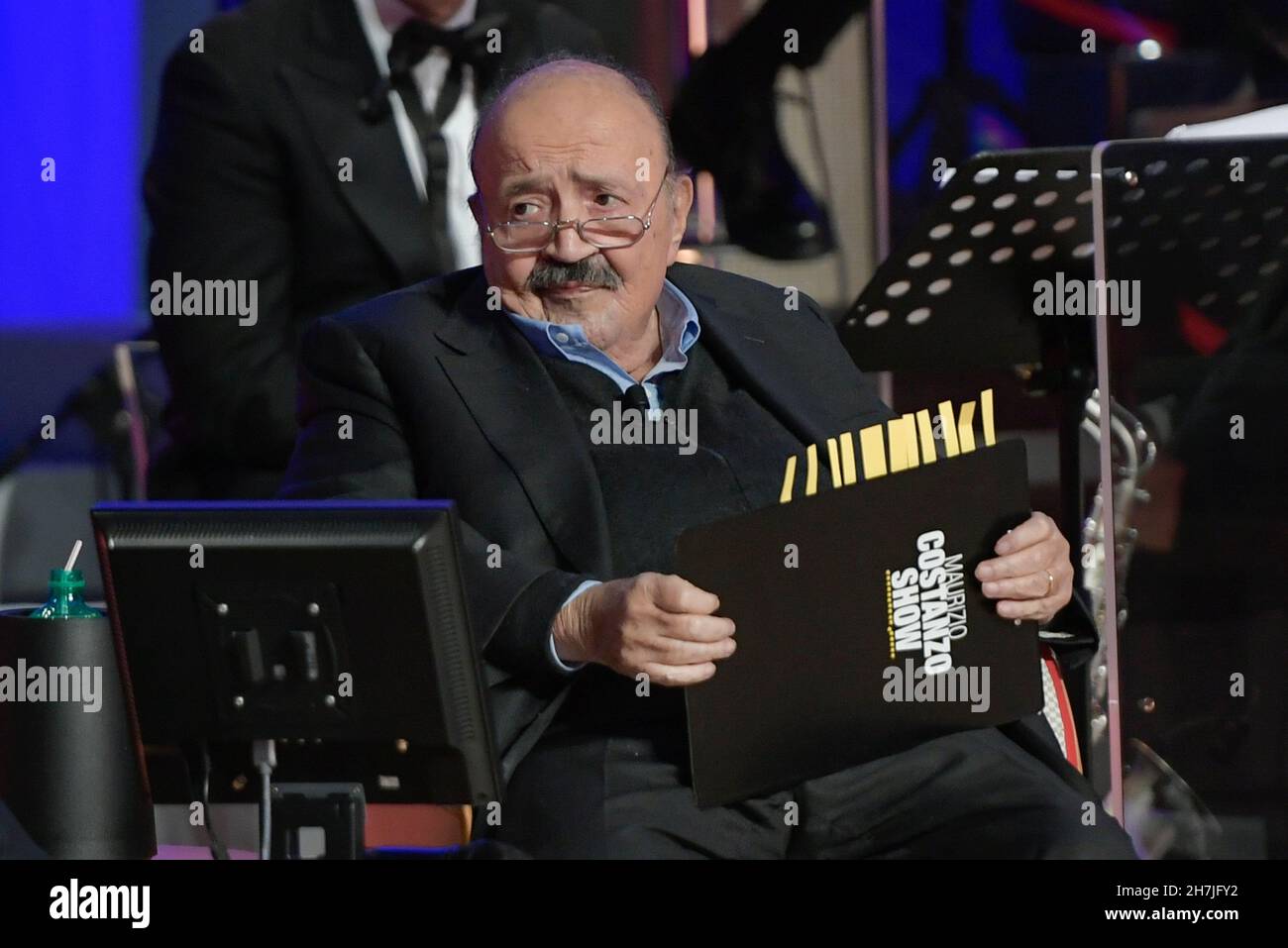 Roma, Italia. 23 novembre 2021. Maurizio Costanzo partecipa al quinto episodio dello spettacolo Maurizio Costanzo agli Studi De Paolis. Credit: SOPA Images Limited/Alamy Live News Foto Stock