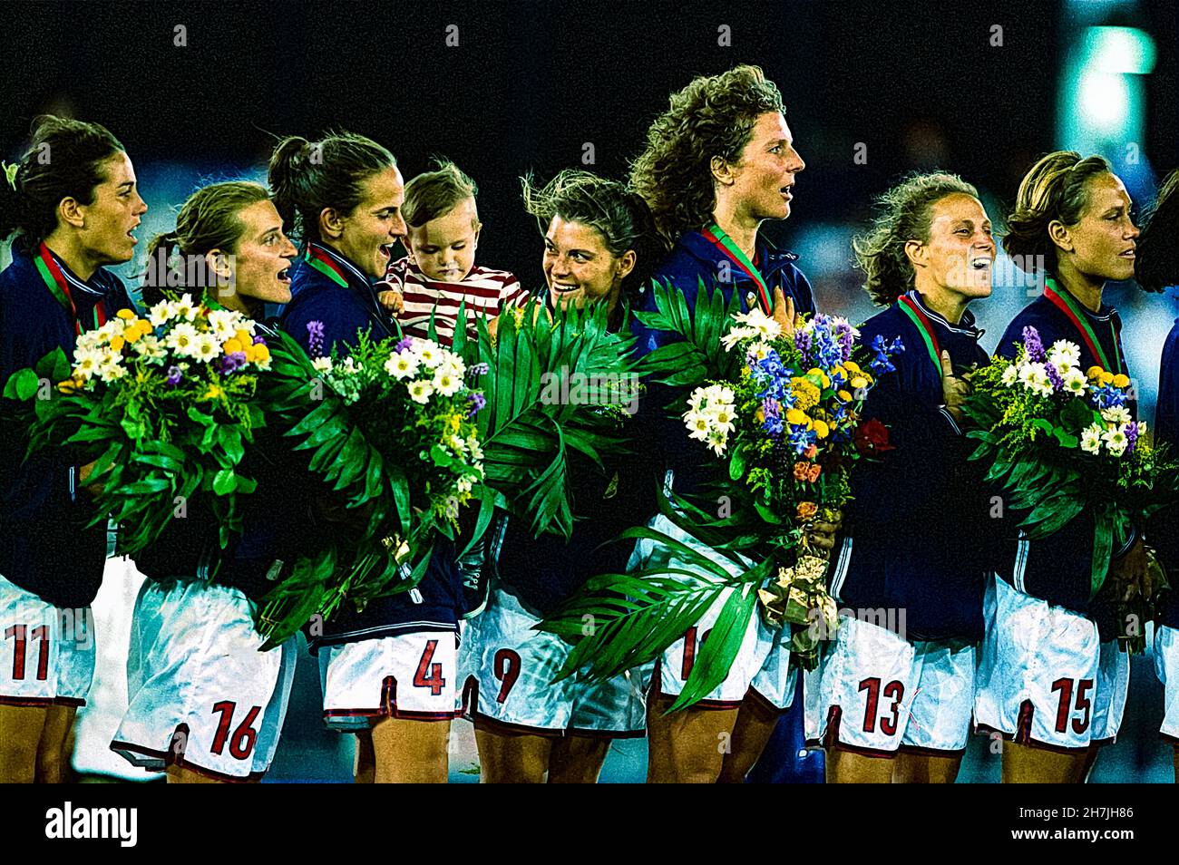 Mia Hamm e il Team USA celebrano la vittoria nella finale di calcio femminile ai Goodwill Games del 1998 Foto Stock