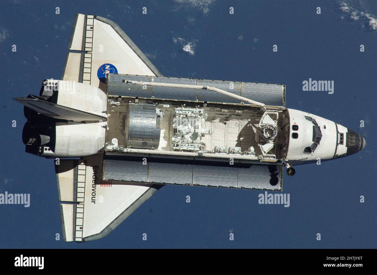 SPACE SHUTTLE ENDEAVOUR in orbita nel 2008. Mostrato qui con il vano di carico aperto durante STS-123 Endeavour volò 25 missioni. Foto: NASA Foto Stock