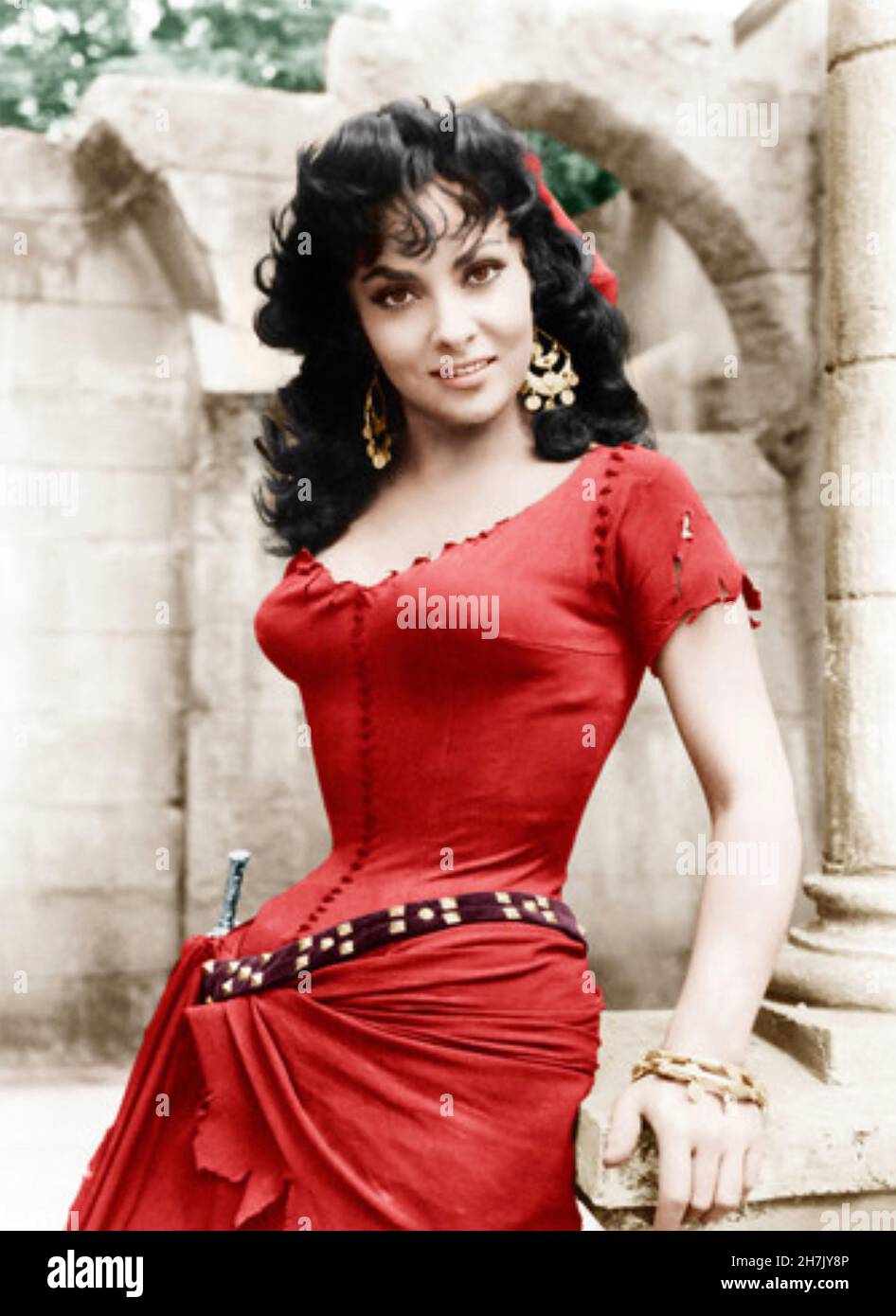 GINA LOLLOBRIGIDA l'attrice italiana aas Esmeralda nel film degli artisti alleati del 1956 The Hunchback of Notre Dame Foto Stock