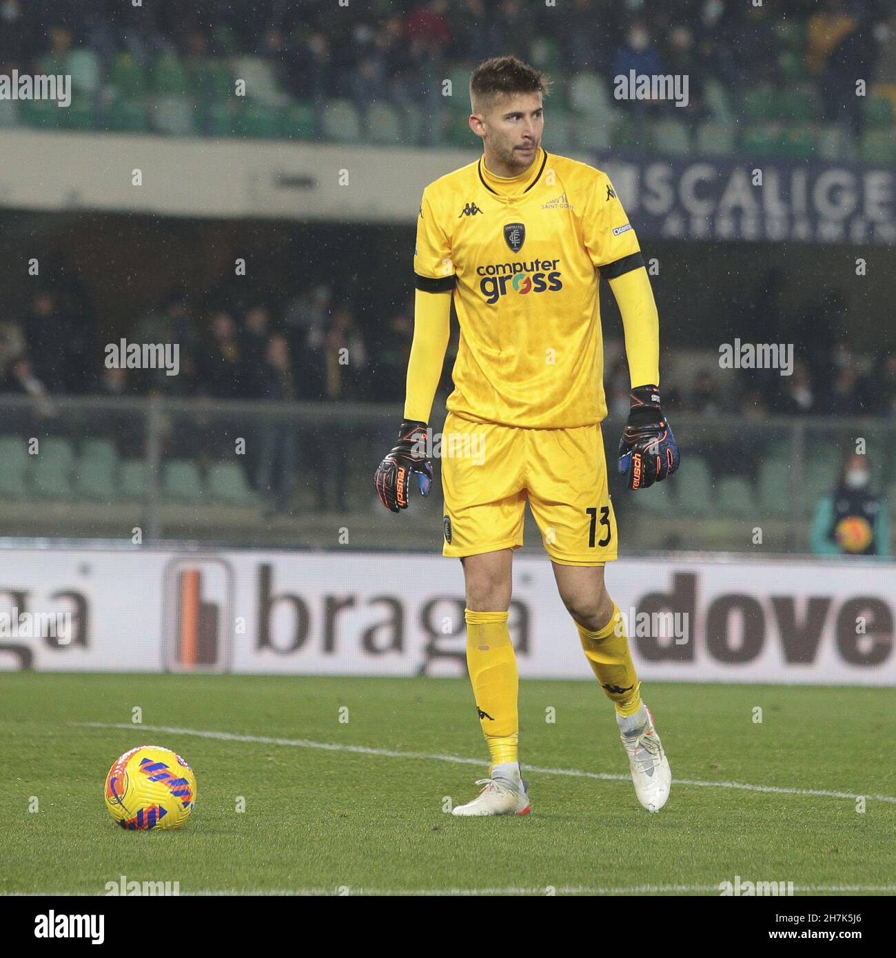 Verona, Italia. 22 novembre 2021. Verona (VR), Italia, 22 Novembre 2021, Stadio Marc'Antonio Bentegodi, 13Â° giornata campione di calcio Serie A Tim 2021/2022, incontro tra le squadre dell'Hellas Verona e dell'Empoli FC, nella foto: 13 Guglielmo Vicario Credit: Independent Photo Agency/Alamy Live News Foto Stock