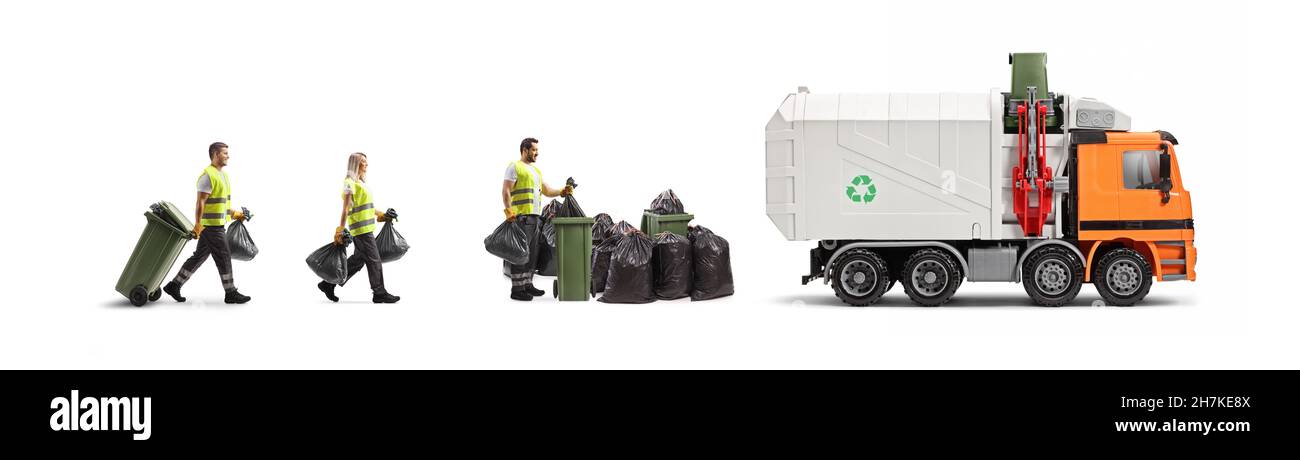 Pulitori che prendono i bidoni ad un camion della spazzatura isolato su sfondo bianco Foto Stock