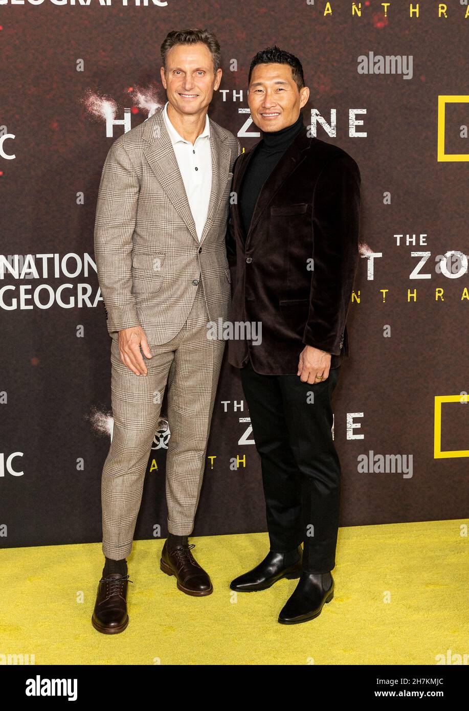 22 novembre 2021, New York, New York, Stati Uniti: Tony Goldwyn e Daniel Dae Kim presenziano alla prima del Geographic’ nazionale “LA ZONA CALDA: ANTHRAX†al Jazz al Lincoln Center (immagine di credito: © RadLev in/Pacific Press via ZUMA Press Wire) Foto Stock