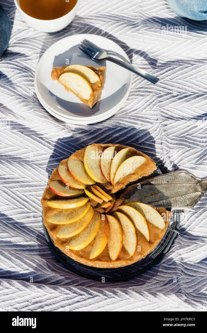 Ciotola di burro al cioccolato con frutta Foto Stock
