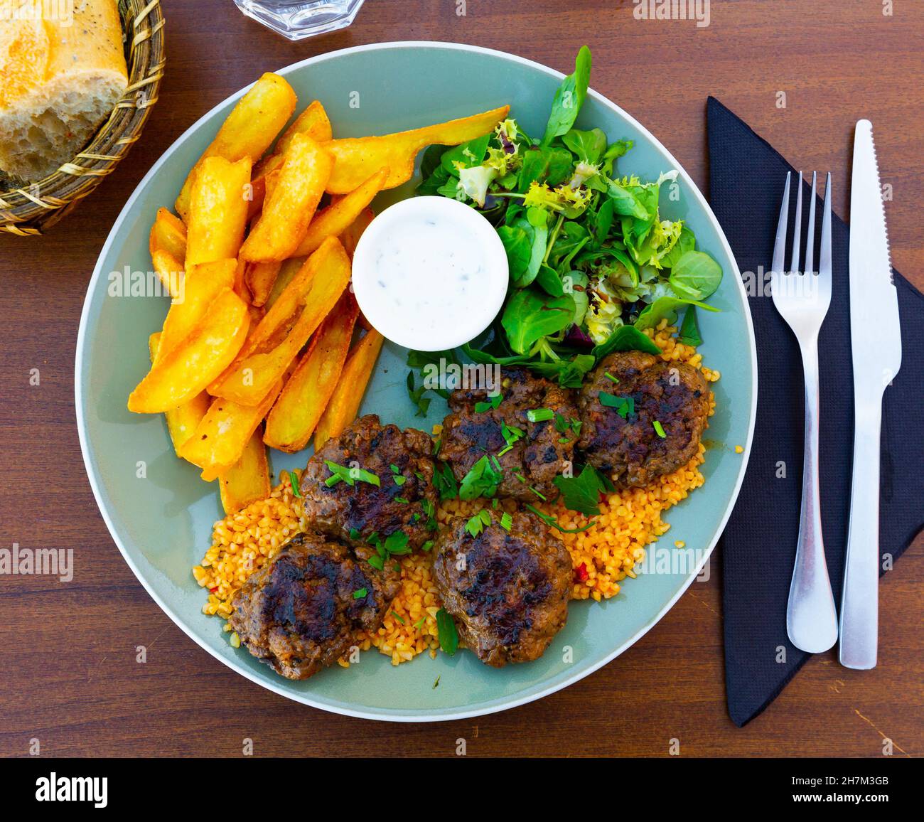 Piatto tradizionale di cucina turca kofte Foto Stock