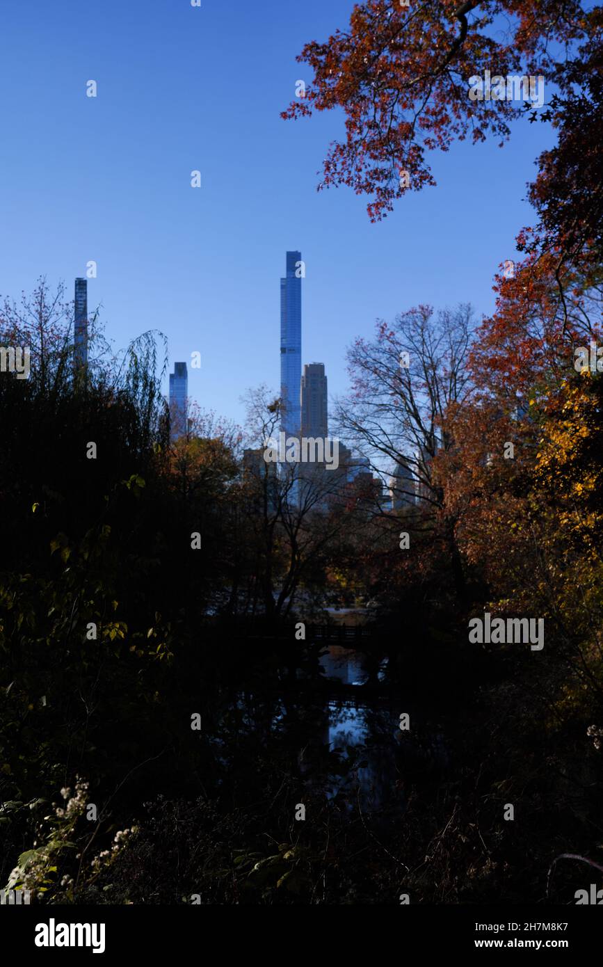 Billionaires' Row, grattacieli di lusso lungo Central Park South a New York.  Le torri a matita sono tra le residenze piu' alte e piu' costose del mondo  Foto stock - Alamy