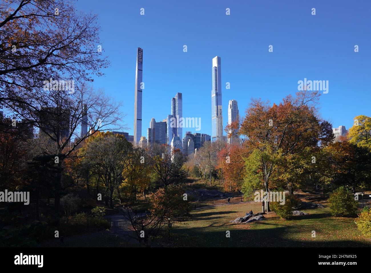 Billionaires’ Row, grattacieli di lusso lungo Central Park South a New York. Le torri a matita sono tra le residenze piu' alte e piu' costose del mondo. Foto Stock