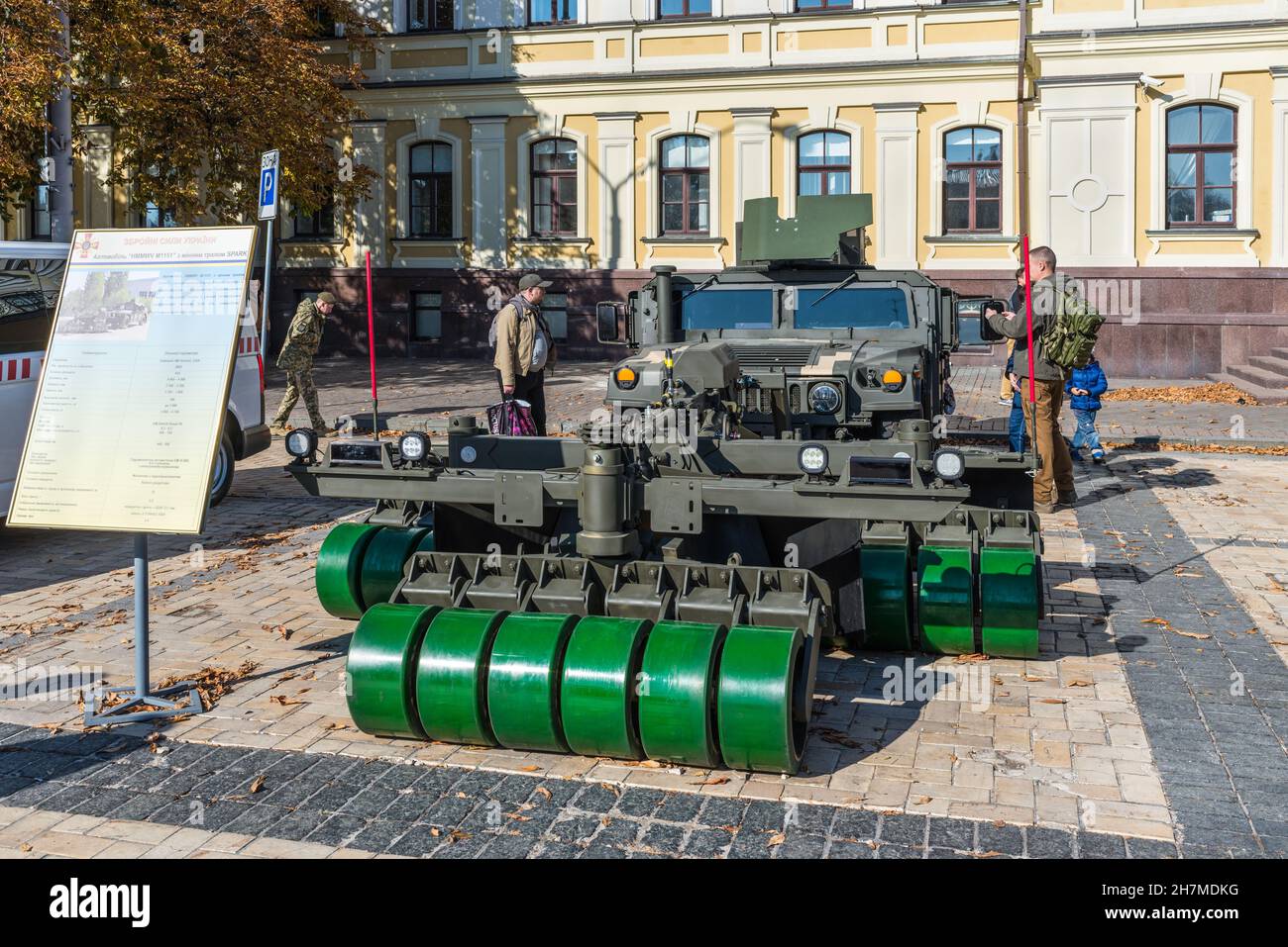 Kiev, Ucraina - 15 ottobre 2021: Si tiene a Kiev la mostra dei campioni moderni di attrezzature militari "il futuro digitale dell'esercito". Il W Foto Stock