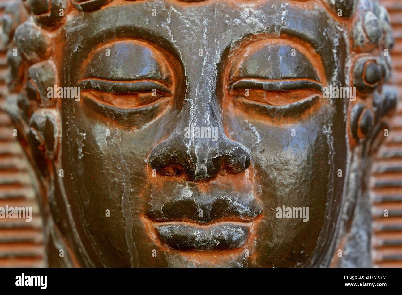 Statua della testa del Buddha, testa del Buddha, figura di argilla, testa di argilla Foto Stock