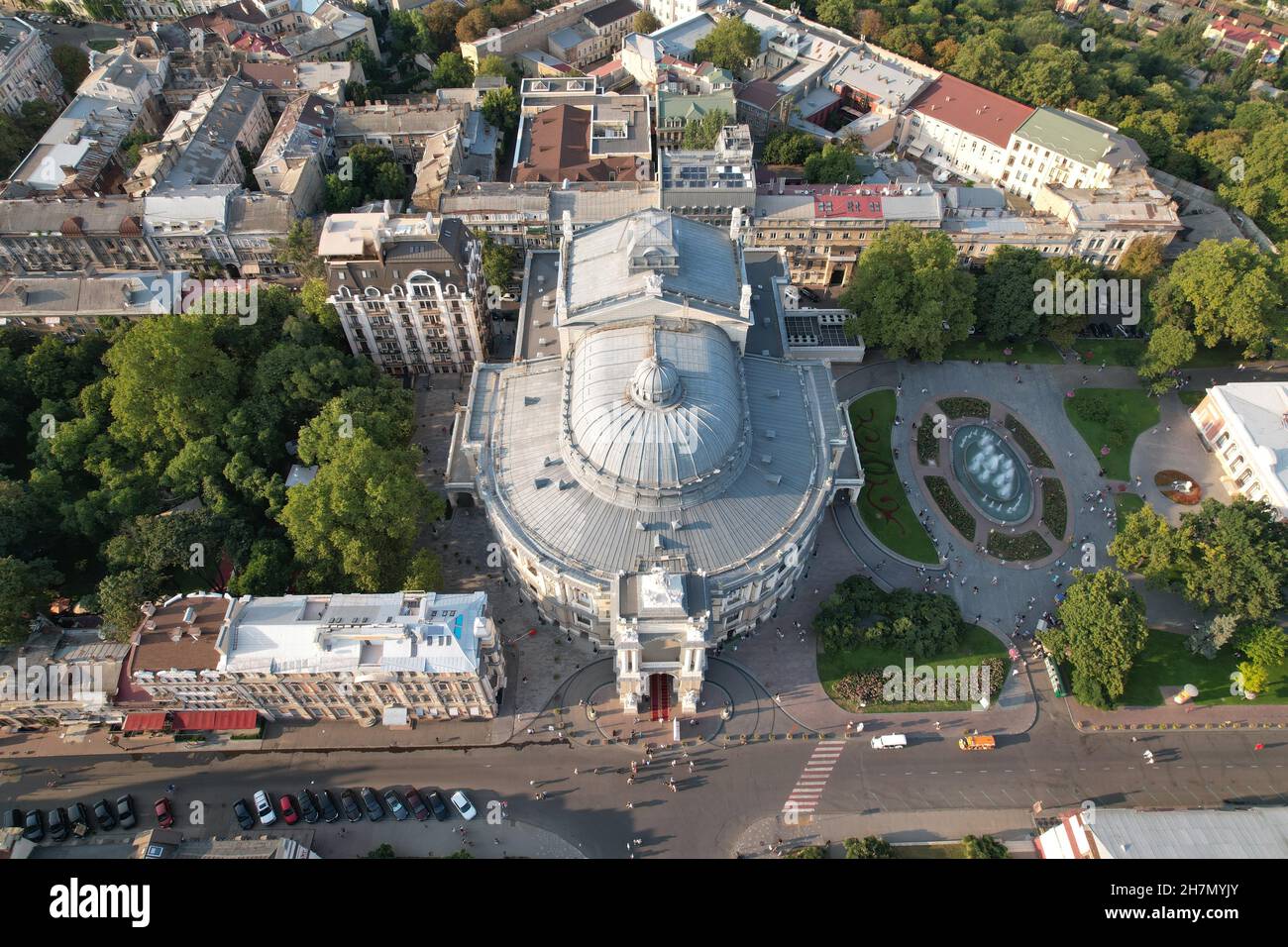 Veduta aerea, Teatro Nazionale Accademico di Opera e Balletto di Odessa (Helix) che volano sopra il Teatro dell'Opera. Odessa, Ucraina Foto Stock
