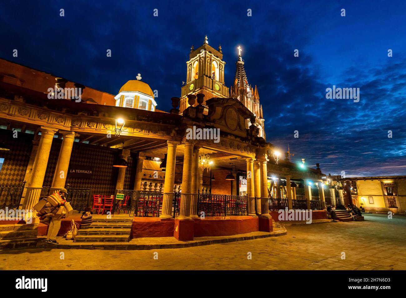 Centro storico del sito UNESCO San Miguel de Allende di notte, Guanajuato, Messico Foto Stock