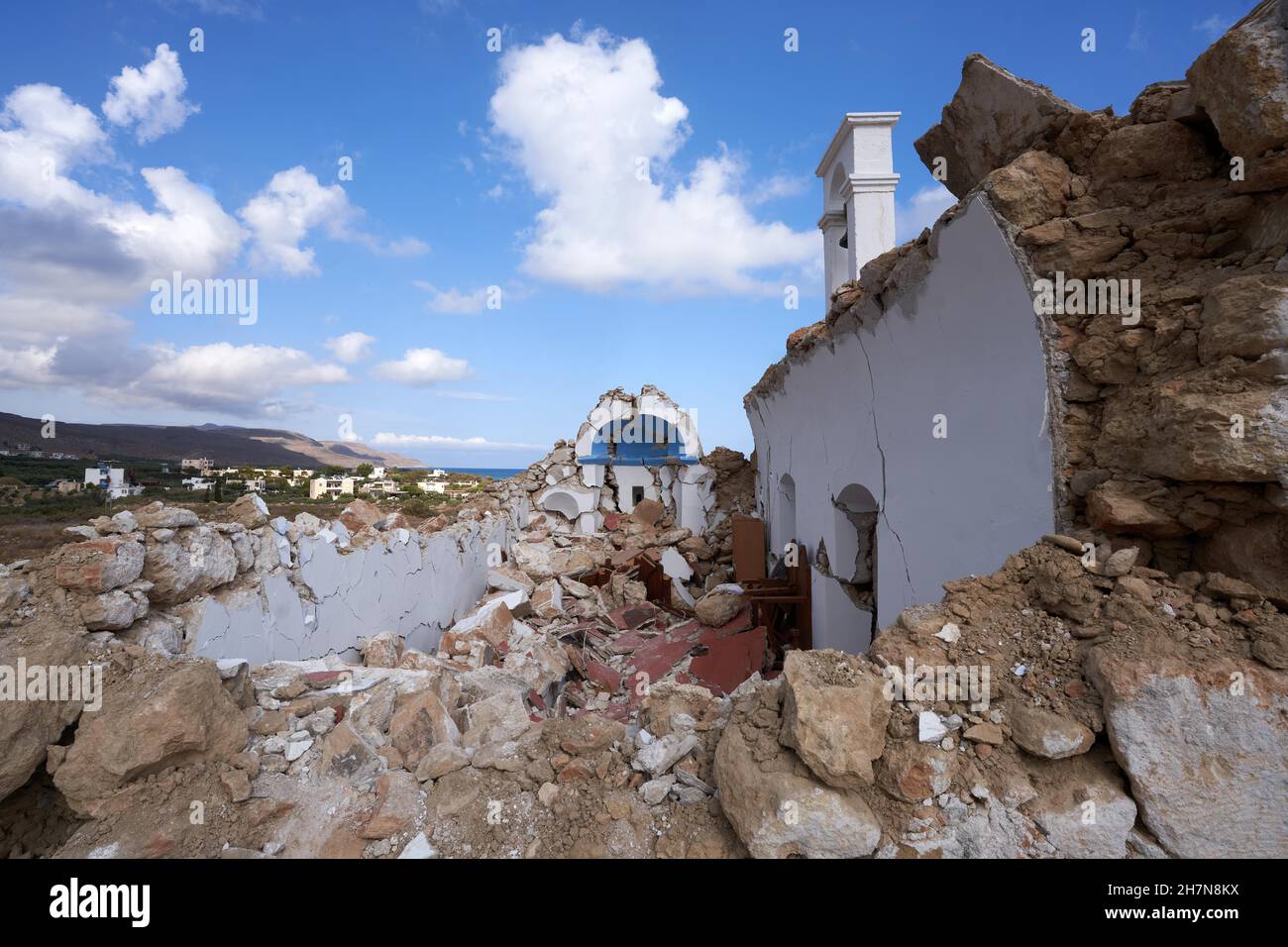 La cappella di Xerokampos, nel sud-est dell'isola greca di Creta, è stata distrutta dal terremoto. Xerokampos, Creta, Grecia Foto Stock