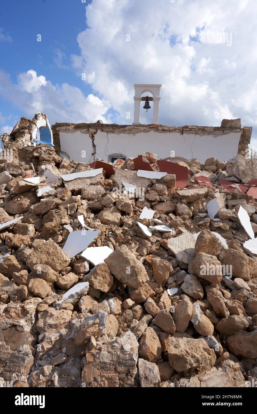 La cappella di Xerokampos, nel sud-est dell'isola greca di Creta, è stata distrutta dal terremoto. Xerokampos, Creta, Grecia Foto Stock