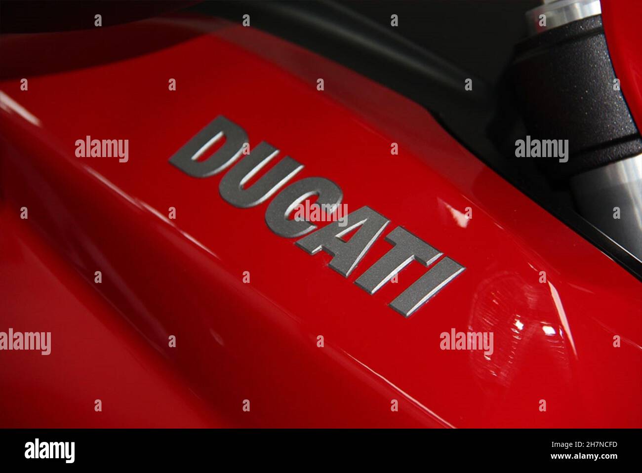 Ducati moto: Iscrizione Ducati su carenatura rossa. São Paulo - São Paulo - Brasile. Marzo 2017. Foto Stock