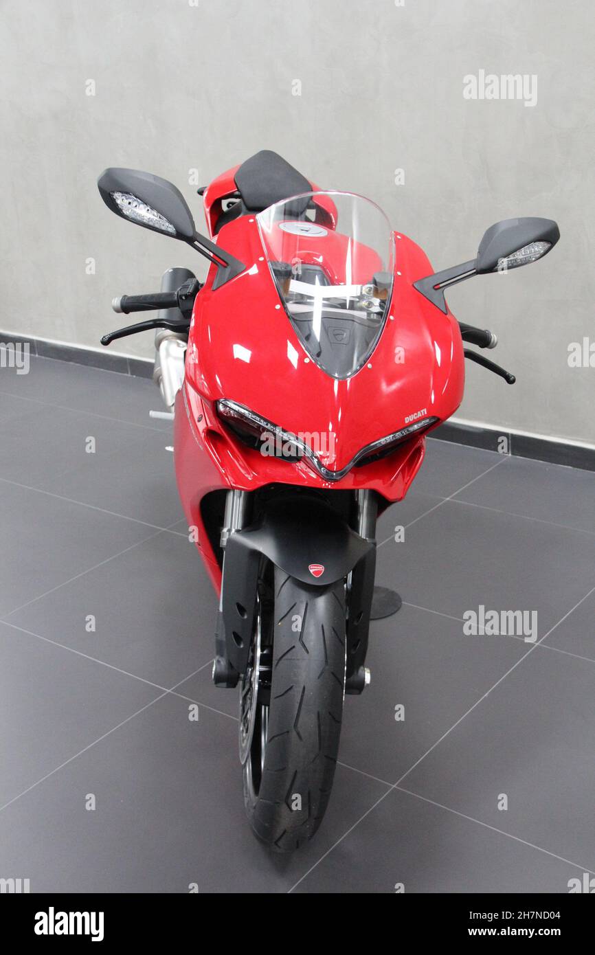 Ducati 959 moto: Vista frontale, isolato. São Paulo - São Paulo - Brasile. Marzo 2017. Foto Stock