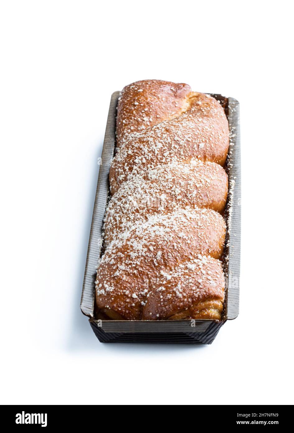 Torta fatta in casa con pasta di marmellata d'arancia biologica isolata su bianco Foto Stock