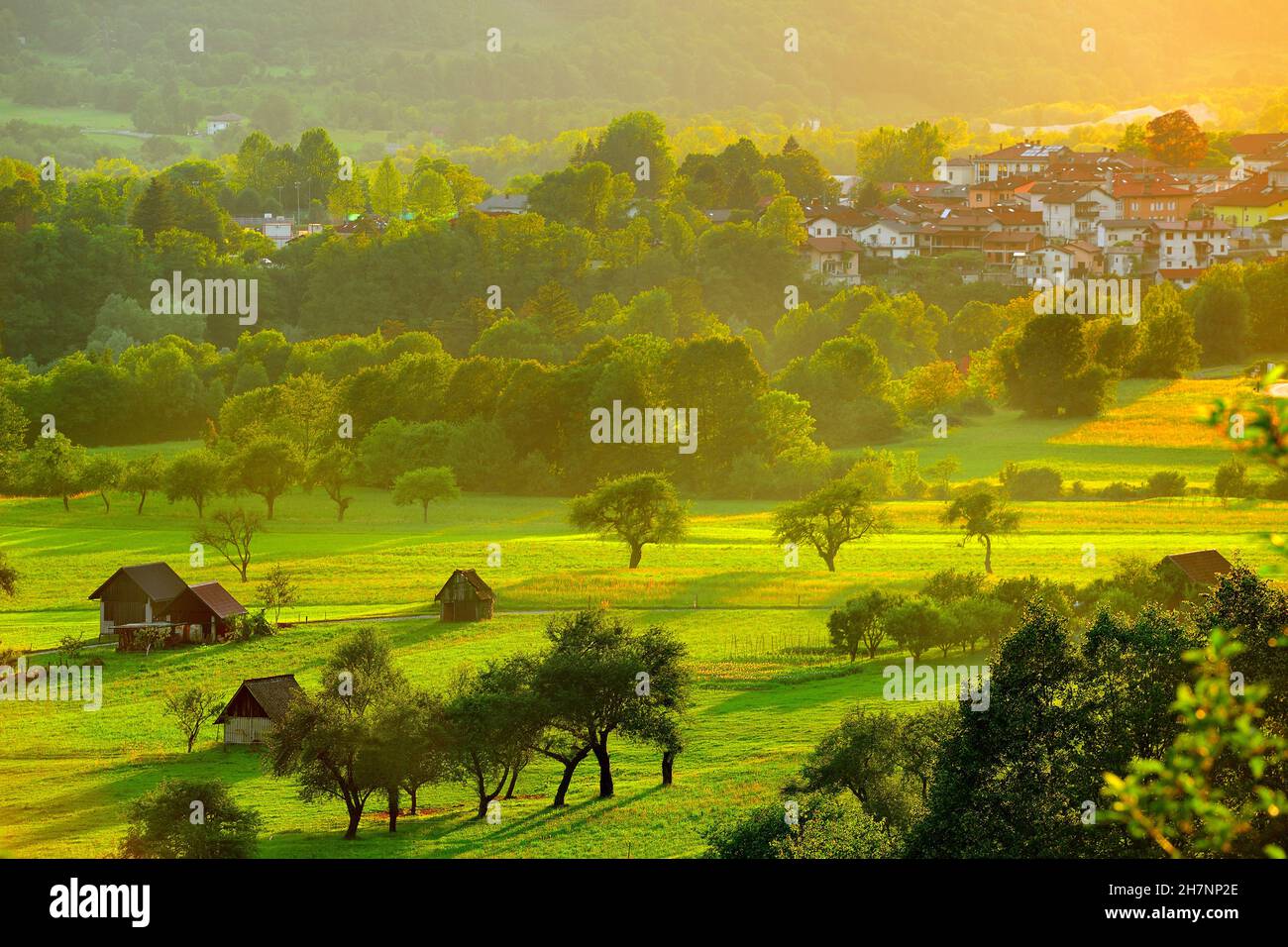 Bellissimo tramonto nella zona rurale di Tolmin, Slovenia Foto Stock