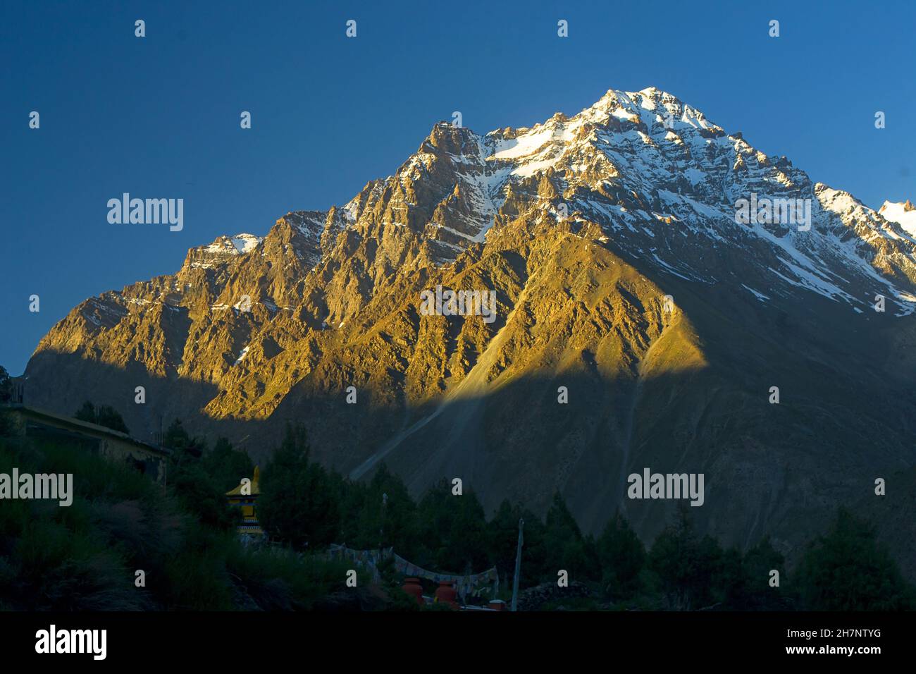 Tramonto su himalaya grande a Jispa, Himachal, India Foto Stock