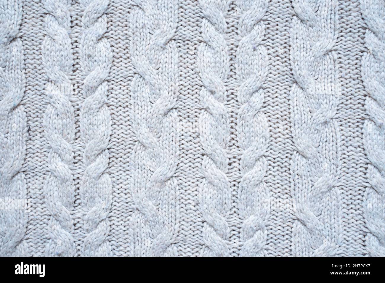 modello felpa a maglia con cavo bianco. Sfondo nordico accogliente. Texture di lana ornata Foto Stock
