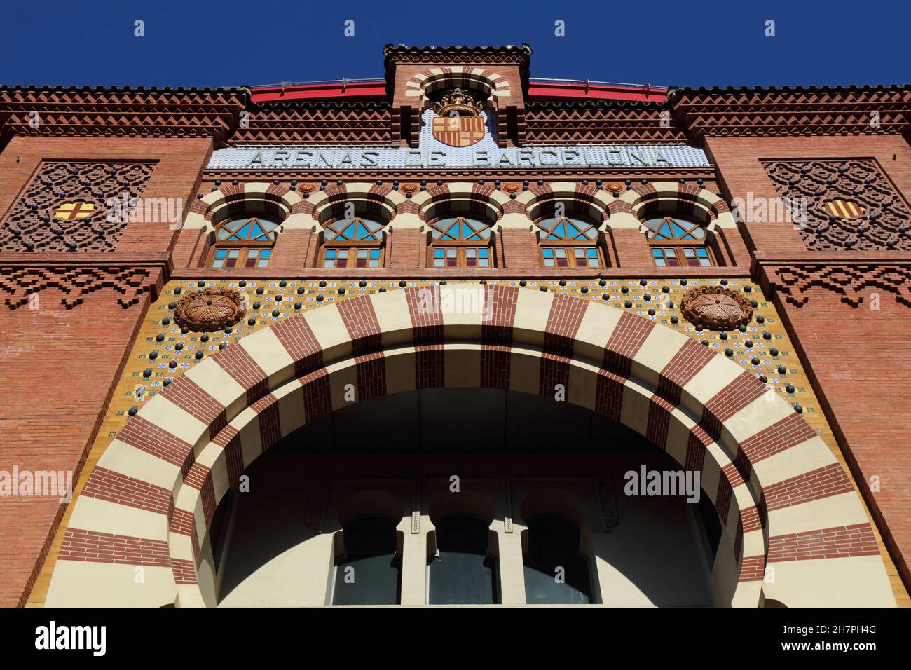 BARCELLONA, SPAGNA - 8 OTTOBRE 2021: Edificio Arenas de Barcelona in Spagna. In passato era un famoso stadio di corride, ora è convertito in un centro commerciale. Foto Stock