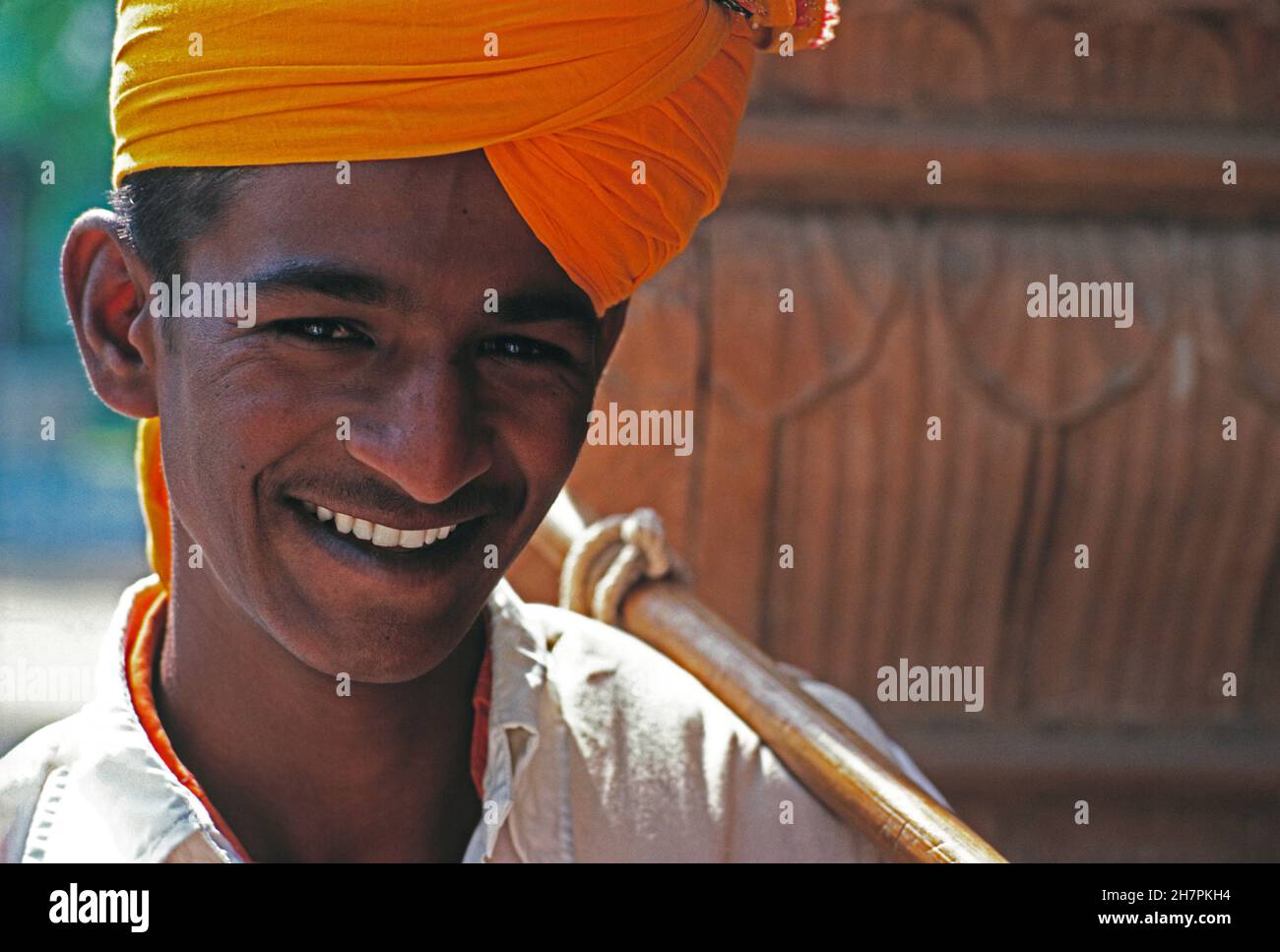 India. Delhi. Ritratto all'aperto dell'uomo Sikh locale. Foto Stock