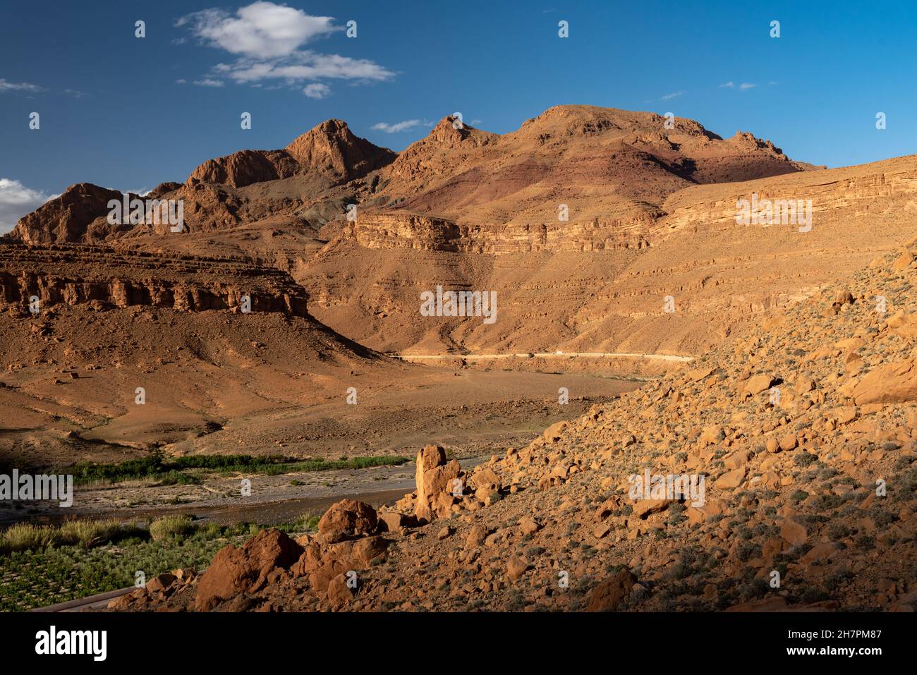 Immagini del Marocco. Luce serale sul paesaggio minerale delle gole del fiume Ziz Foto Stock