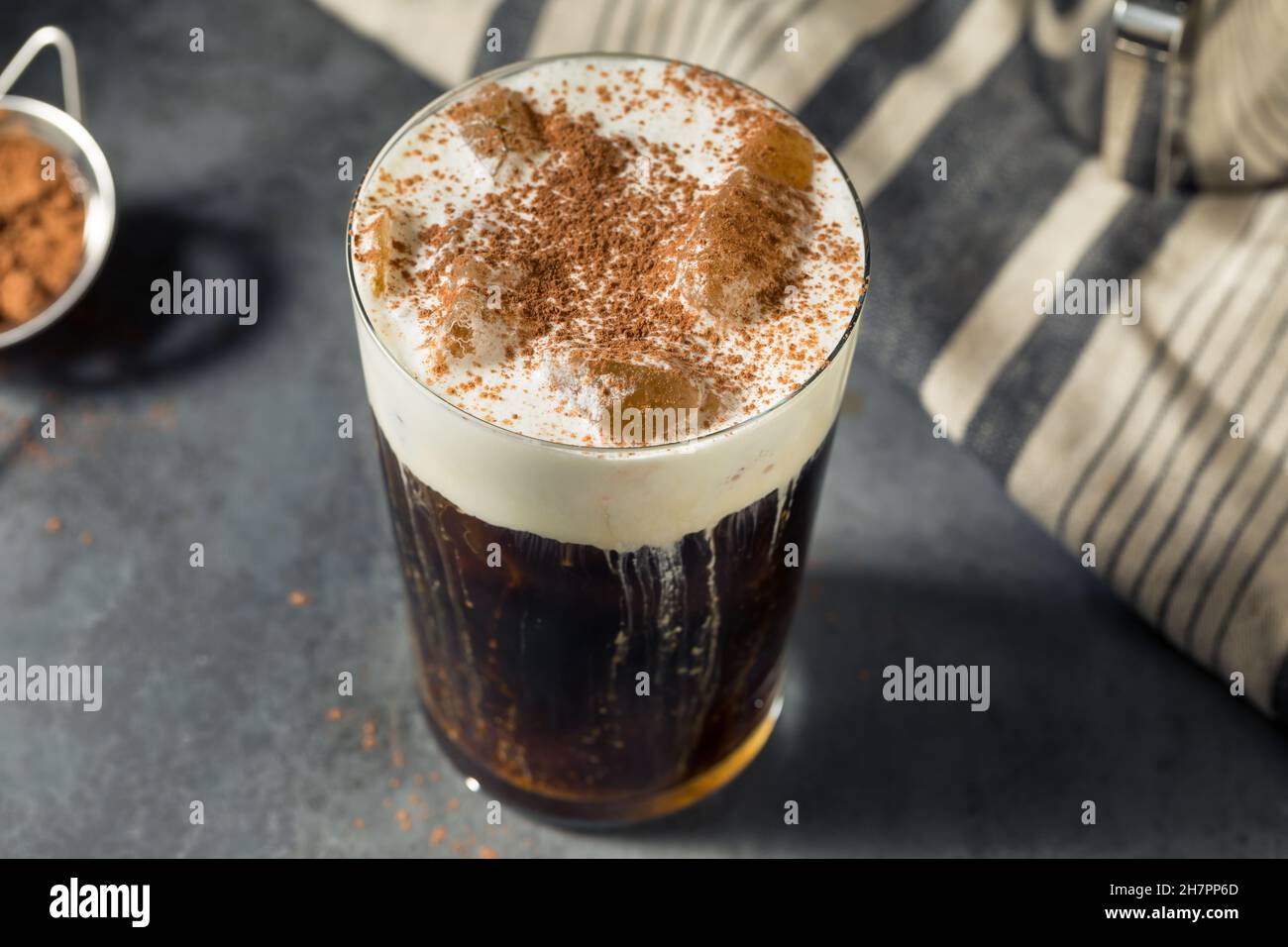 Caffè espresso in casa Iced Einspanner con panna montata Foto Stock