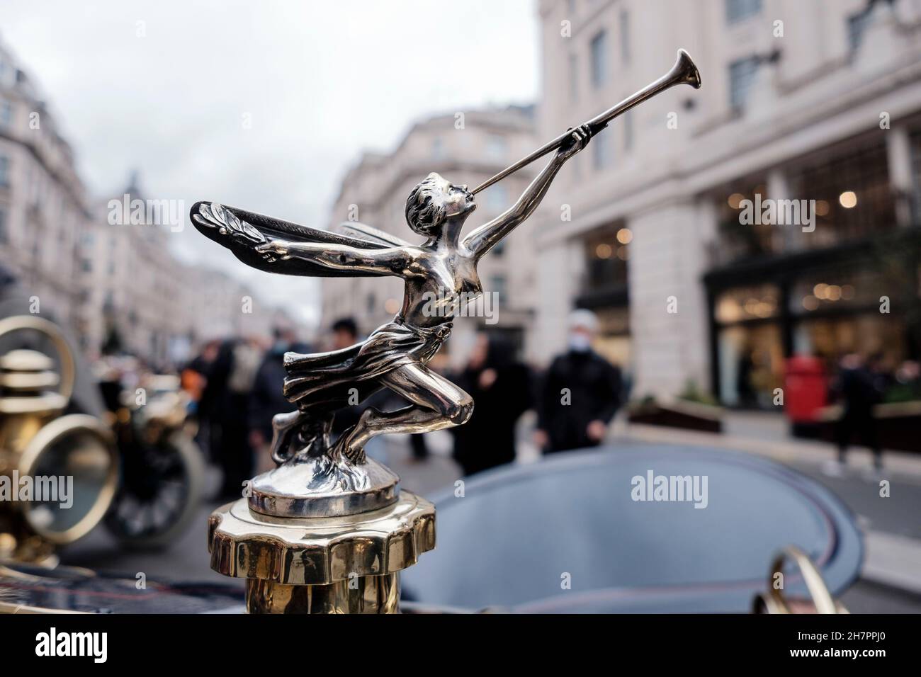 Classico ornamento cofano trombettista alare femmina. Foto Stock