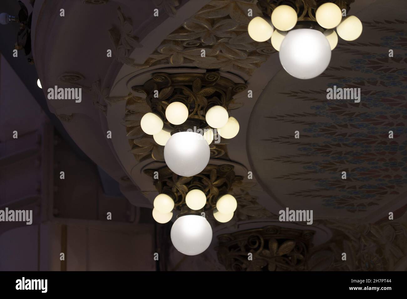 lampada in stile liberty nei dettagli di parigi Foto Stock