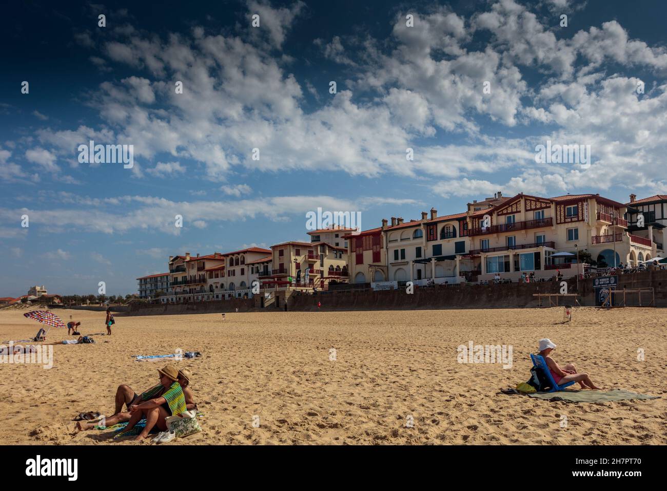 Sud spiaggia nella città di Soorts-Hossegor, le Landes. Francia sud-occidentale. Una spiaggia molto popolare tra i surfisti perché le onde grandi. Foto Stock