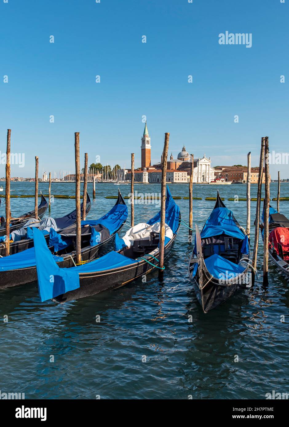 Gondole e Chiesa di San Giorgio maggiore, Venezia, Italia Foto Stock