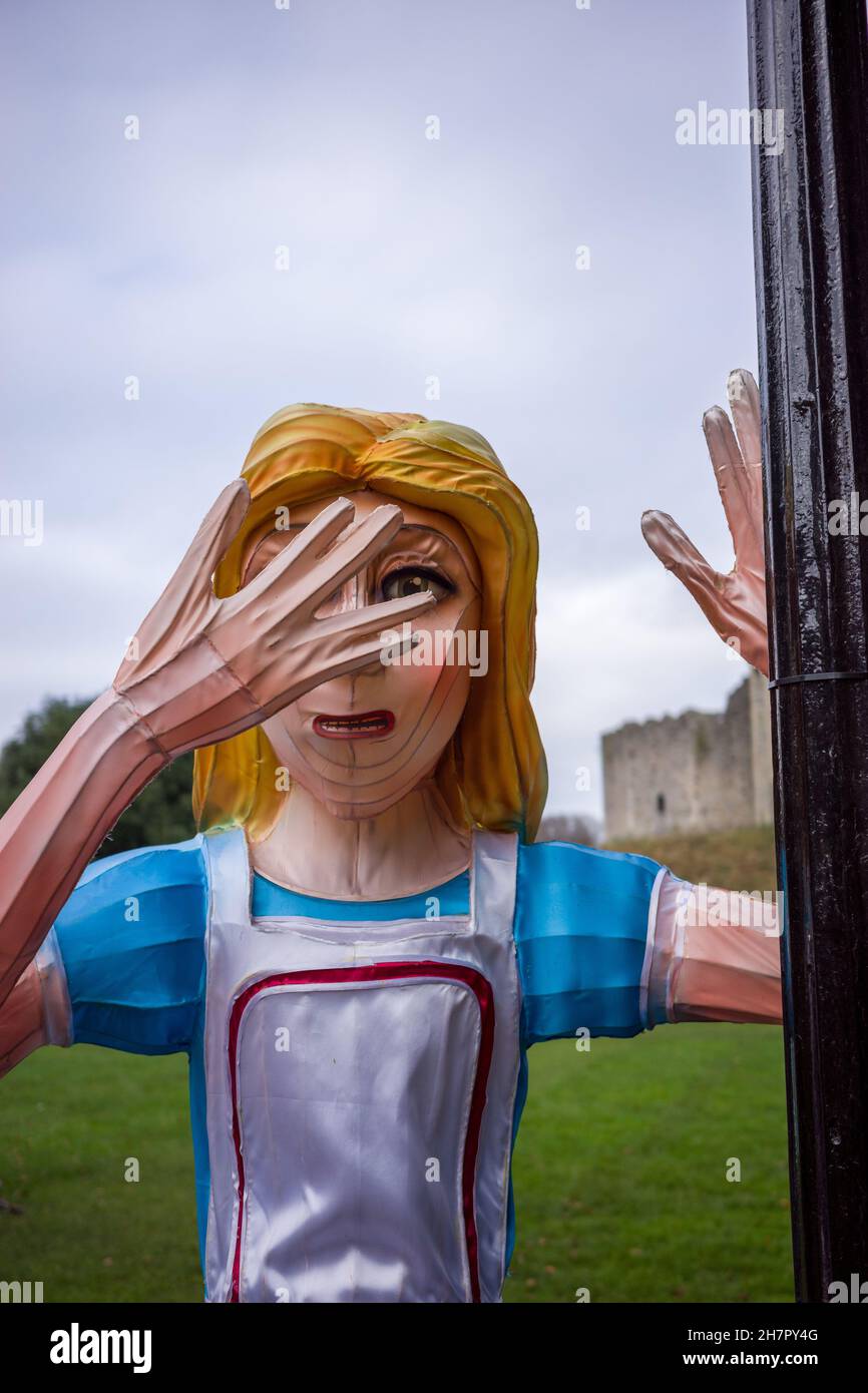 Alice da Alice nel paese delle meraviglie d'inverno nel castello di Cardiff (Nov21) Foto Stock