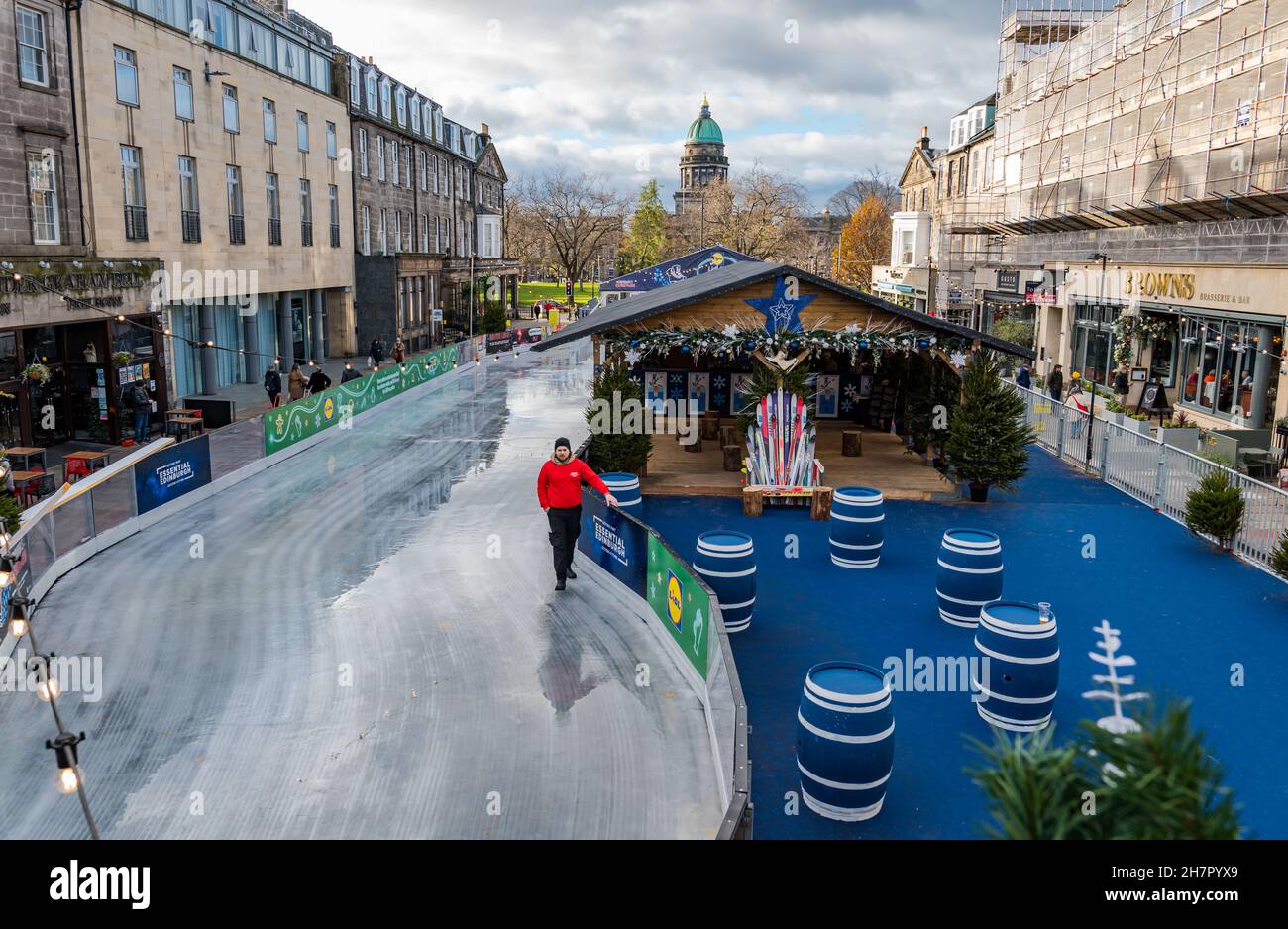 Pista di pattinaggio Lidl non ancora pronta per l'apertura a Natale, Edimburgo, Scozia, Regno Unito Foto Stock