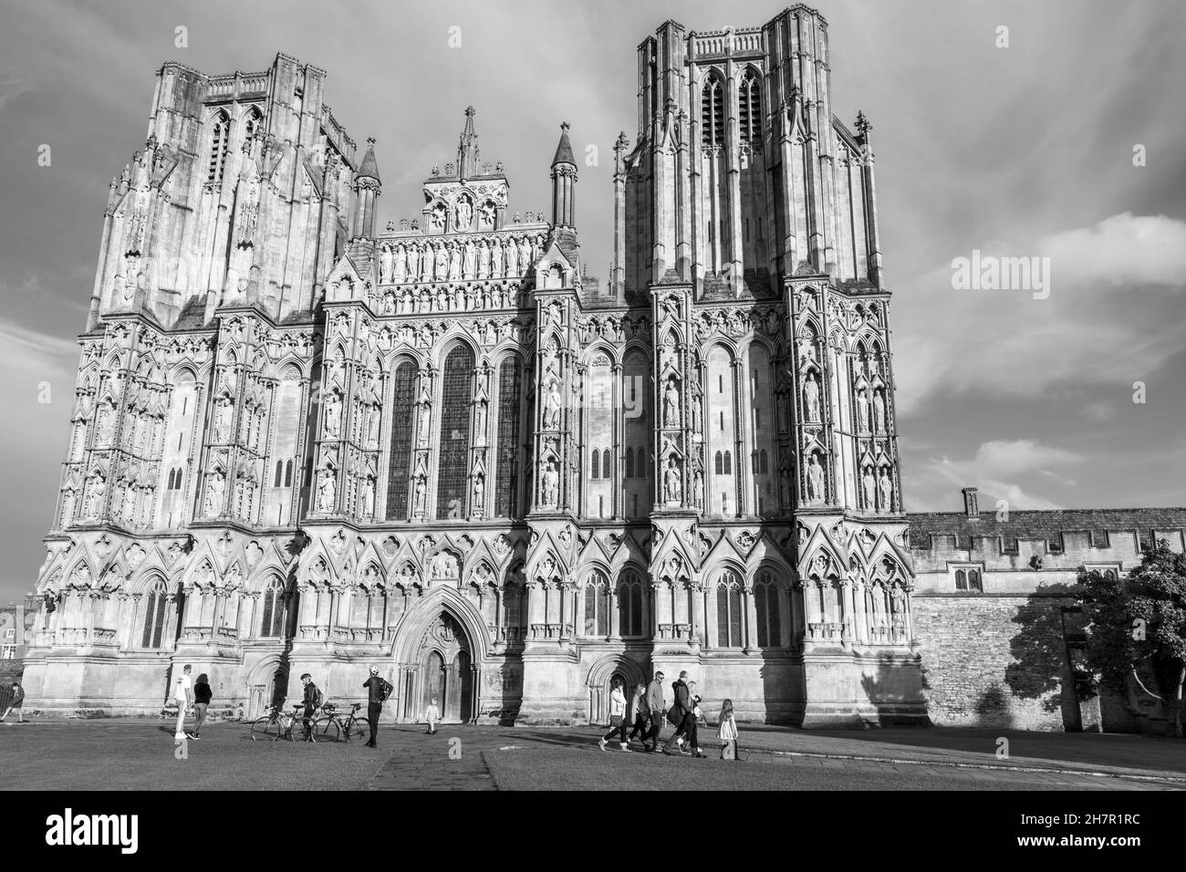 Wells.Somerset.United Kingdom.October 30th 2021.View of the West front of Wells cathedal in Somerset Foto Stock