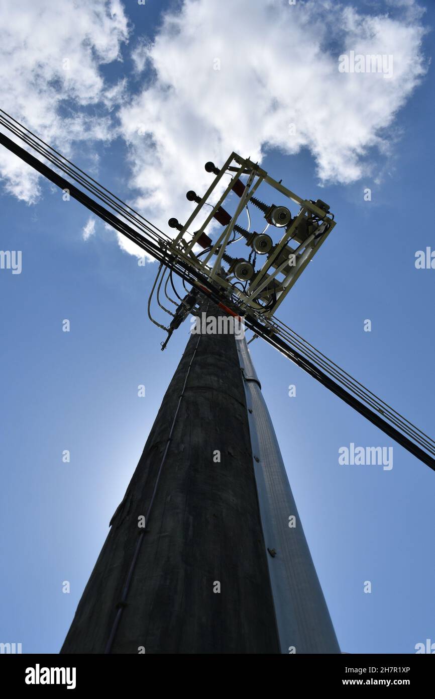 Un contrapposizione simile a una scatola fissata ad un palo per utenze comune. Foto Stock