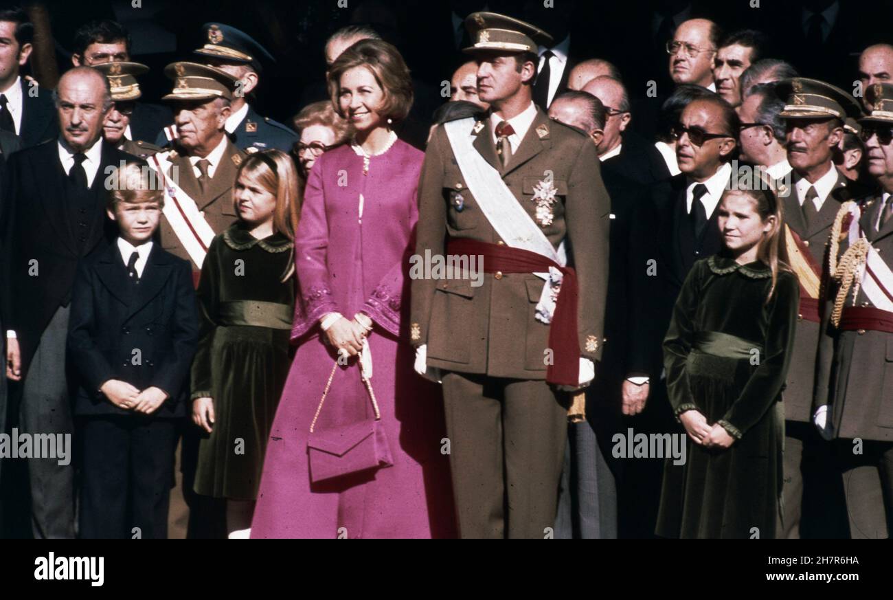 Juan Carlos, Sofía e i loro tre figli nel 1975 Foto Stock