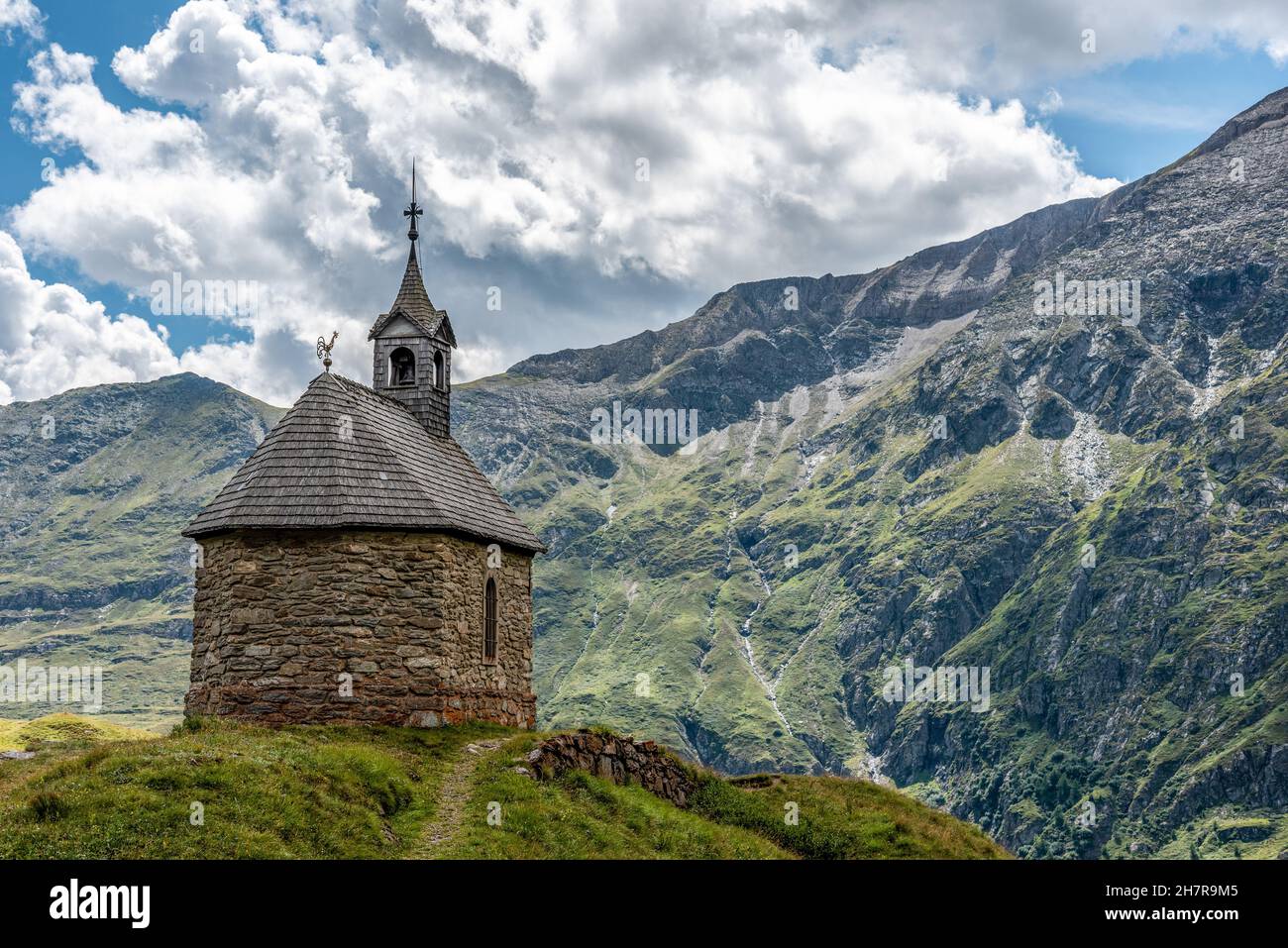 Piccola Cappella del Monte Grossglockner nel Parco Nazionale degli alti Tauri, Austria Foto Stock