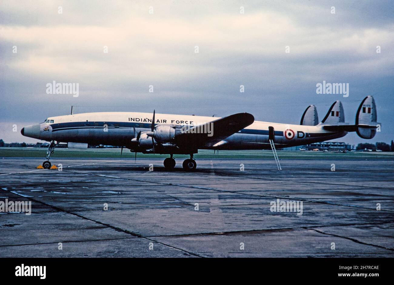 Un aereo di trasporto di costellazione dell'aeronautica indiana Lockheed, numero di serie BG579. 1970s. Foto Stock