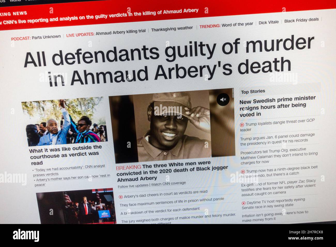 "Tutti gli imputati colpevoli di omicidio" il titolo del sito web della CNN in seguito ai verdetti 'colpevoli' del processo per omicidio di Ahmaud Arbery del 24 novembre 2021. Foto Stock