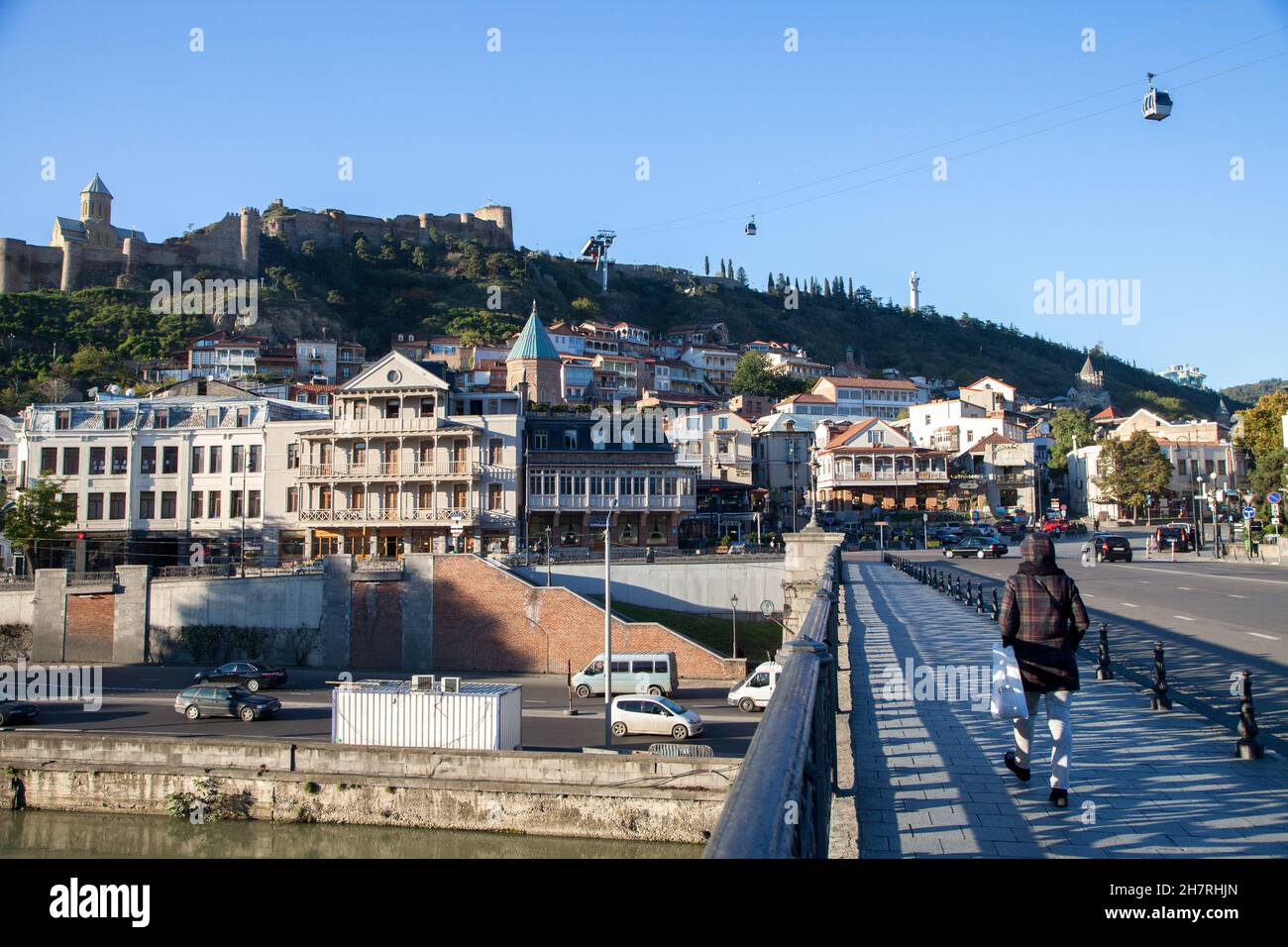 Tbilisi,Georgia - 11-03-2016:fortezza storica di Narikala, Cattedrale di Sioni, Ponte in pietra Metekhi sul fiume Kura, vista della città vecchia di Tbilisi Foto Stock