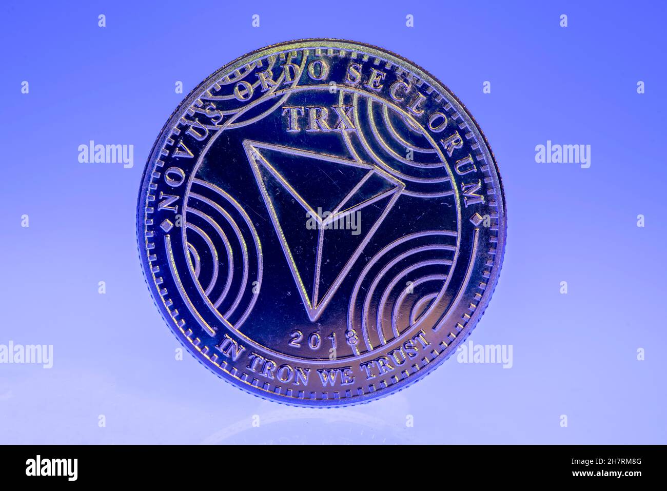 Tron, TRX, criptovaluta, moneta simbolo, segnaposto visivo per valuta digitale, blockchain, prezzi di borsa, Foto Stock