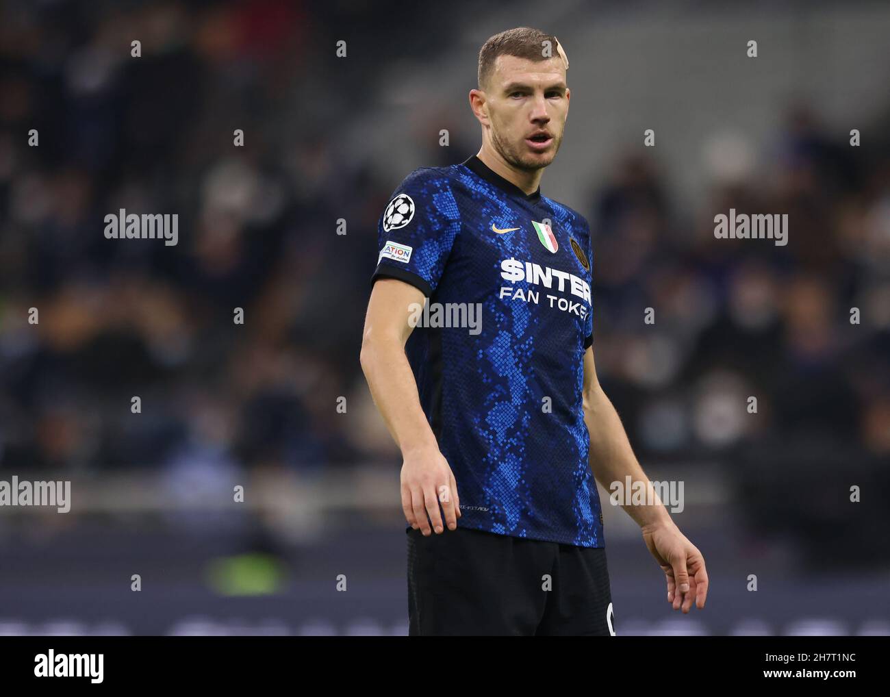 Milano, 24 novembre 2021. Edin Dzeko del FC Internazionale si presenta durante la partita UEFA Champions League a Giuseppe Meazza, Milano. Il credito d'immagine dovrebbe essere: Jonathan Moscrop / Sportimage Credit: Sportimage/Alamy Live News Foto Stock