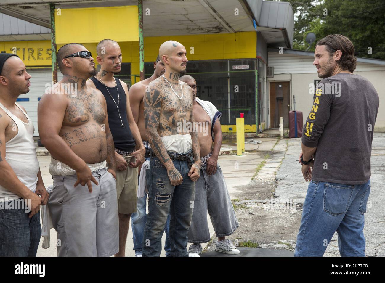 DATA DI RILASCIO: Febbraio 26, 2016 TITOLO: Triple 9 CASA DI PRODUZIONE: Open Road Films REGISTA: John Hillcoat TRAMA: Una banda di criminali e poliziotti corrotti piano l'assassinio di un ufficiale di polizia al fine di tirare fuori il loro più grande heist ancora attraverso la città STARRING: Casey Affleck, Chiwetel Ejiofor, Anthony Mackie. (Credit Image: © Open Road Films/Entertainment Pictures) Foto Stock